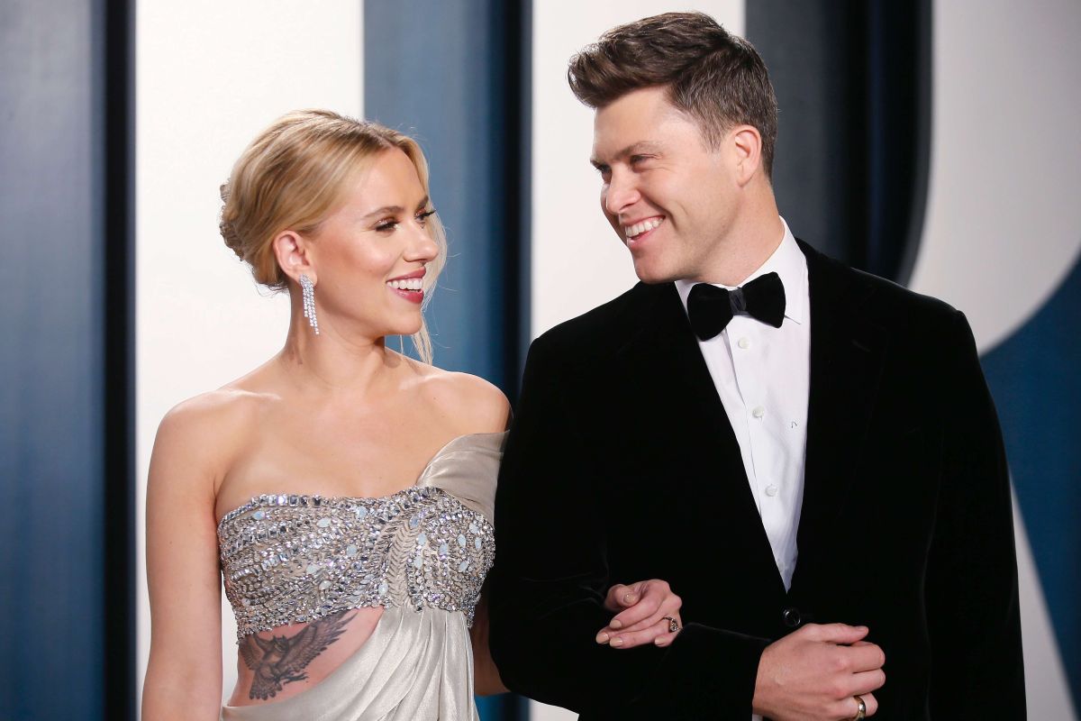 Pernikahan sederhana Scarlett Johansson dengan komedian  Colin Jost