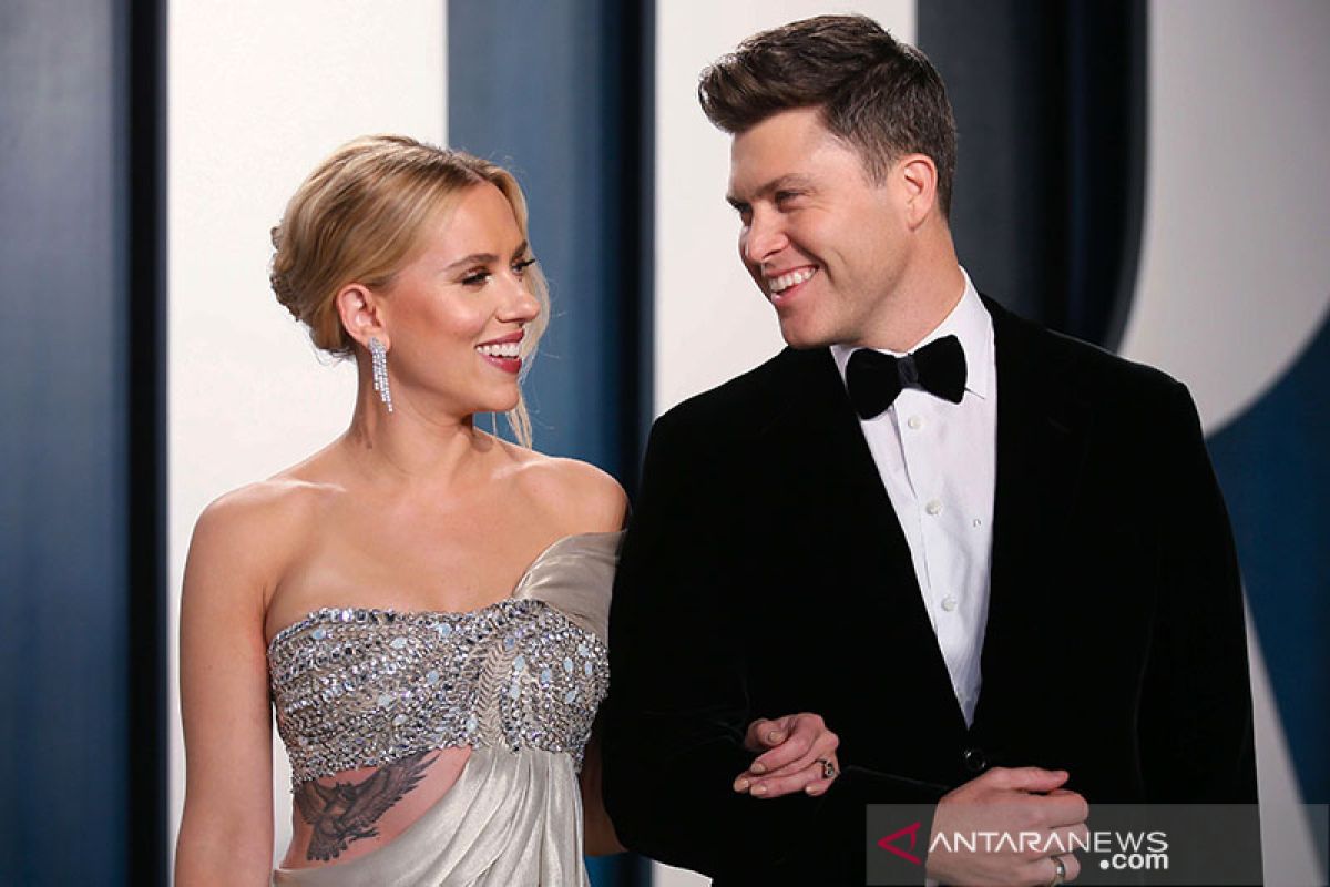 Scarlett Johansson menikah dengan komedian Colin Jost
