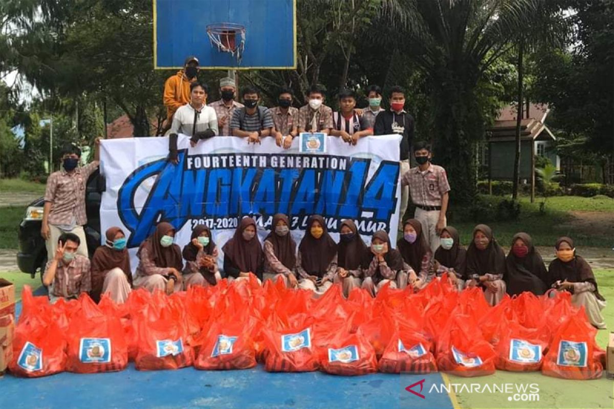 Alumni  SMAN 7 Luwu Timur gelar aksi peduli sesama