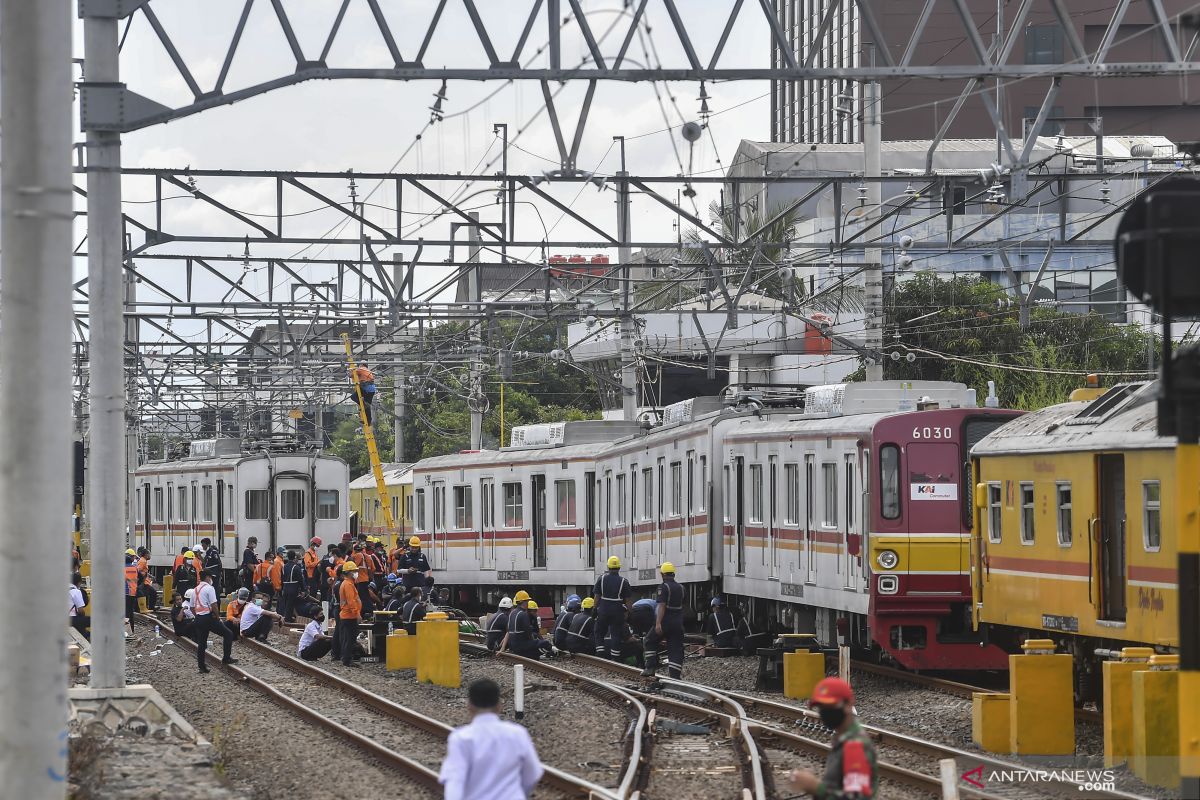 Kemarin, KRL anjlok hingga penjualan listrik PLN naik