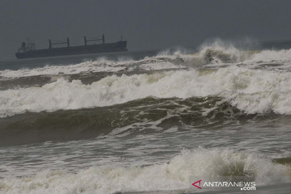 Gelombang hingga 4 meter berpotensi hampiri sejumlah wilayah perairan