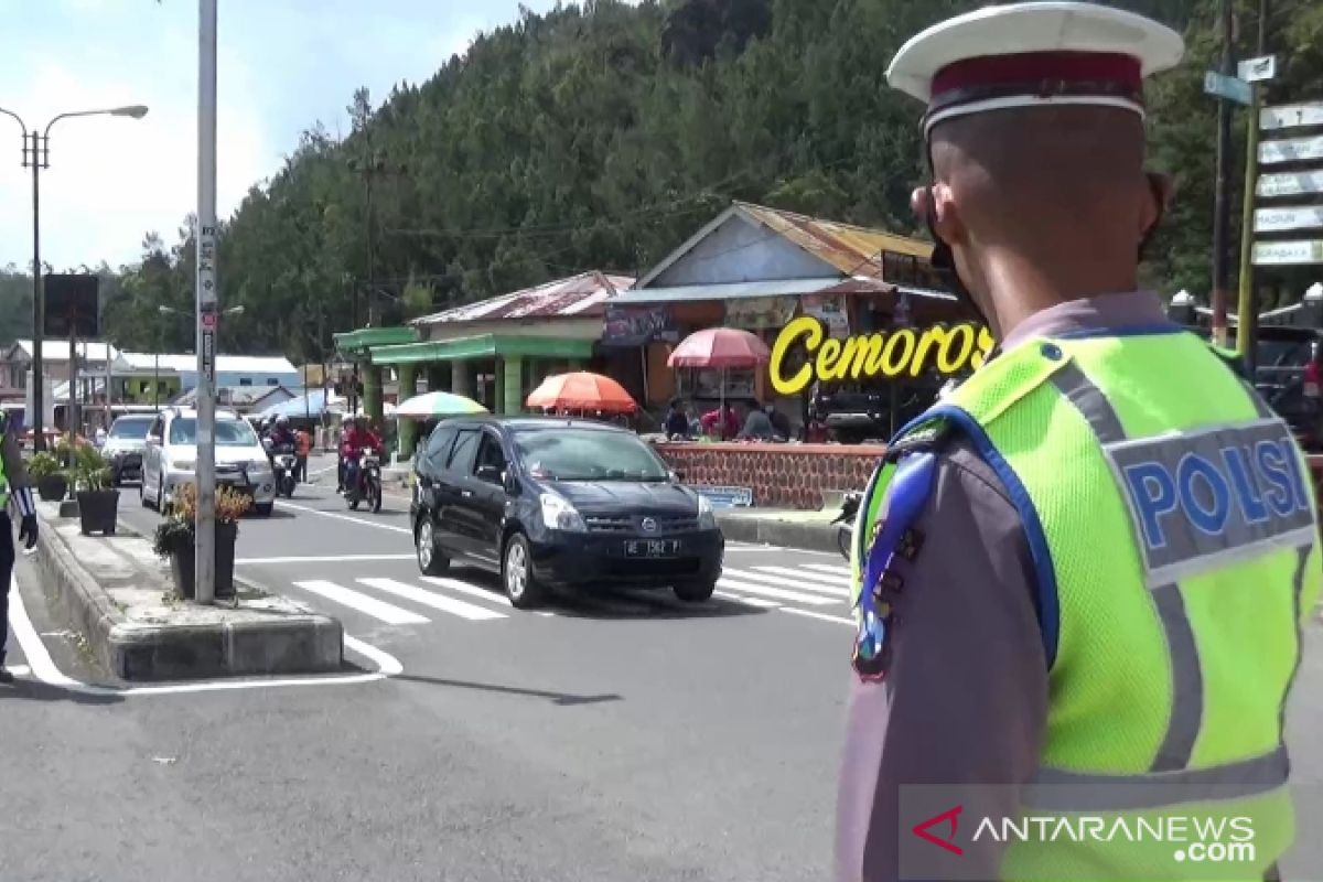 Minibus masuk jurang di jalur Cemoro Sewu-Sarangan, satu tewas