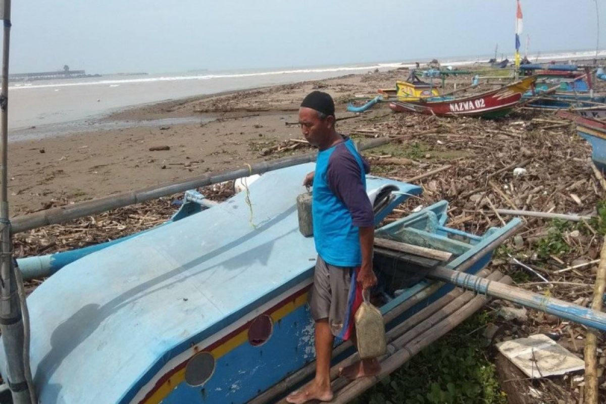 Tidak melaut akibat cuaca buruk, nelayan Lebak terlilit utang