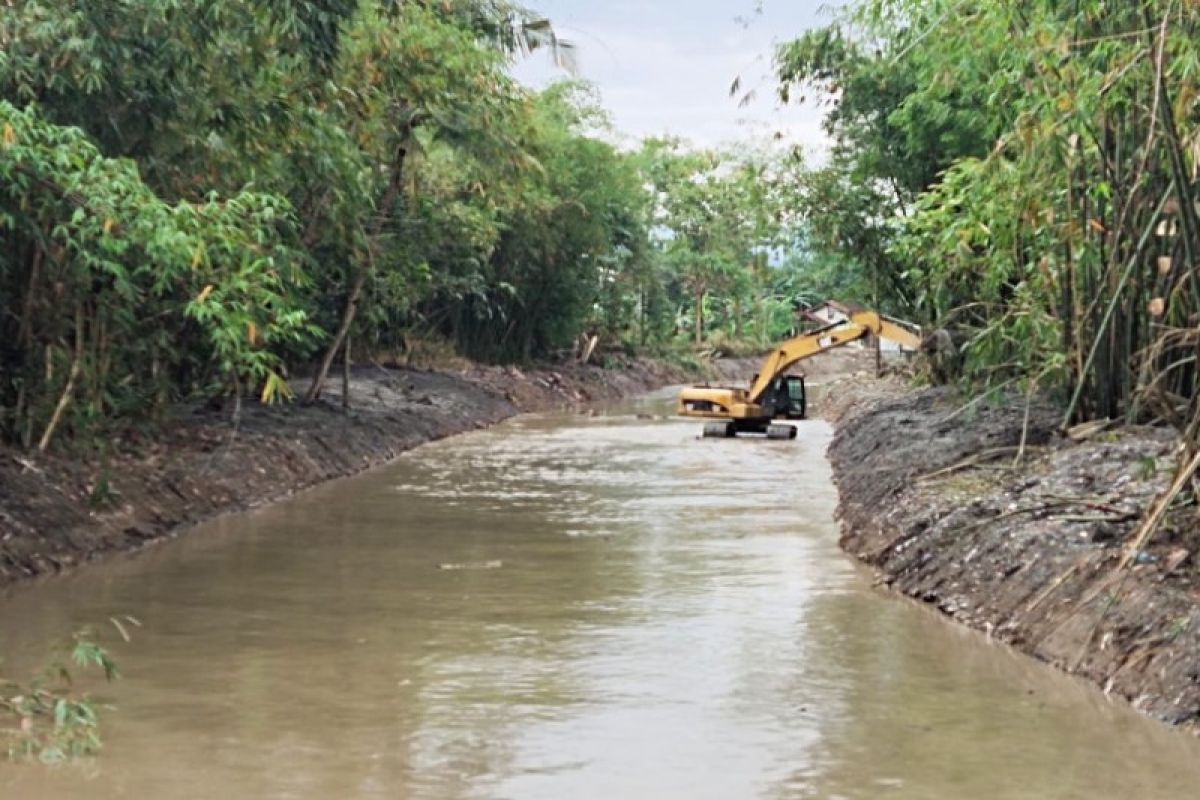 Antisipasi banjir, sungai di Pekalongan-Jateng dinormalisasi