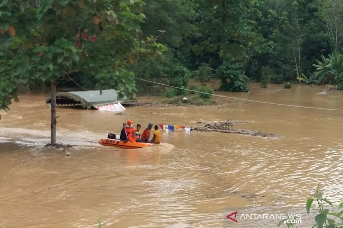River overflows, seven villages in Balangan inundated