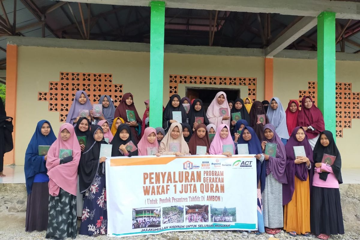 Pesantren di Maluku Tengah dapat bantuan Al Quran dari ACT