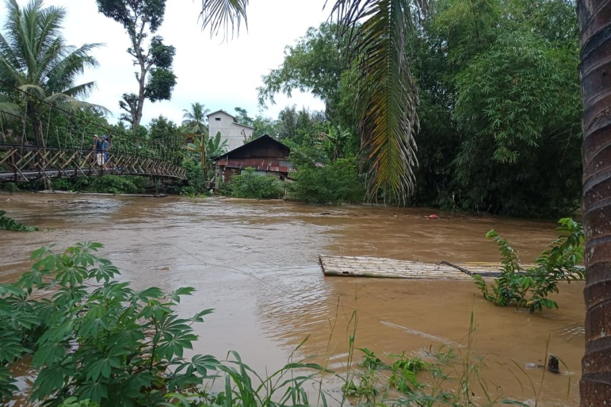 Sejumlah tempat rekreasi hst kalsel diterjang banjir bandang