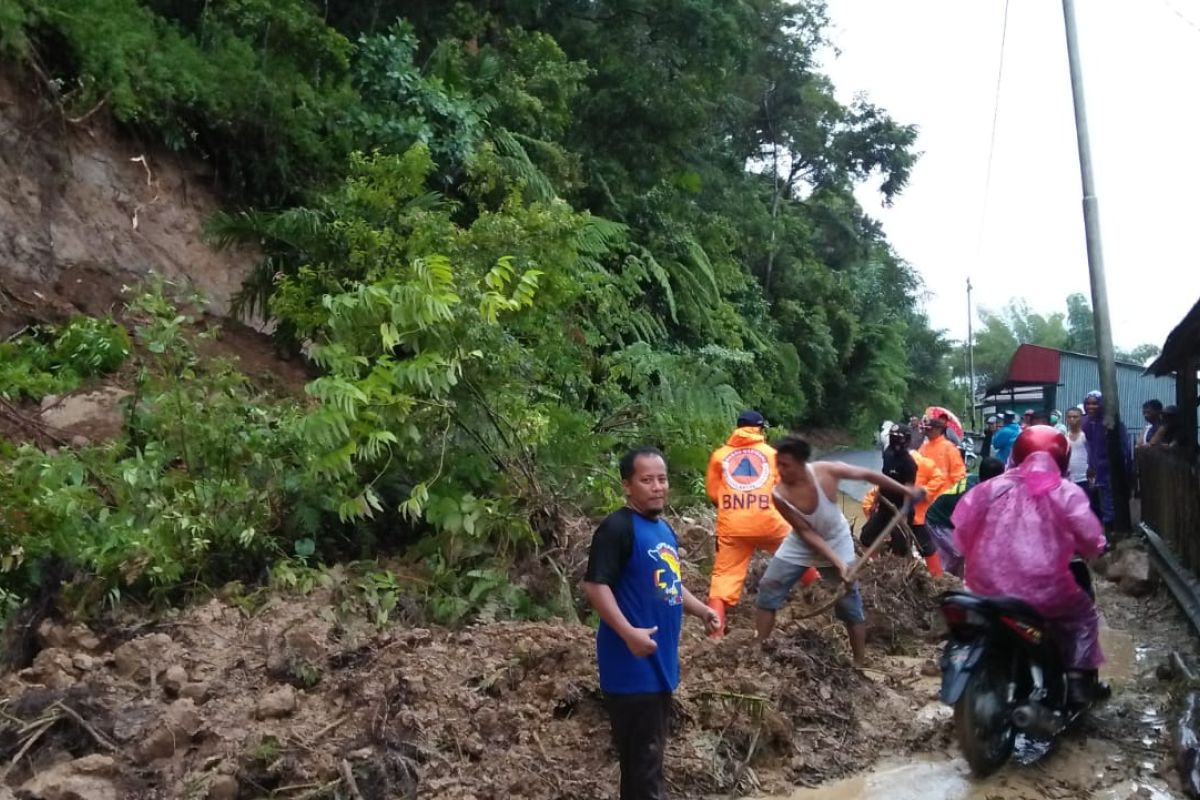 Curah hujan tinggi, Longsor terjang lima titik di satu kecamatan di Kabupaten Agam