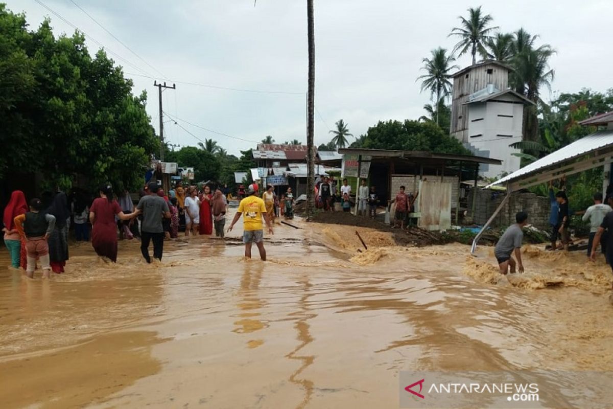 Sungai meluap tujuh desa di Kecamatan Tebing Tinggi tergenang