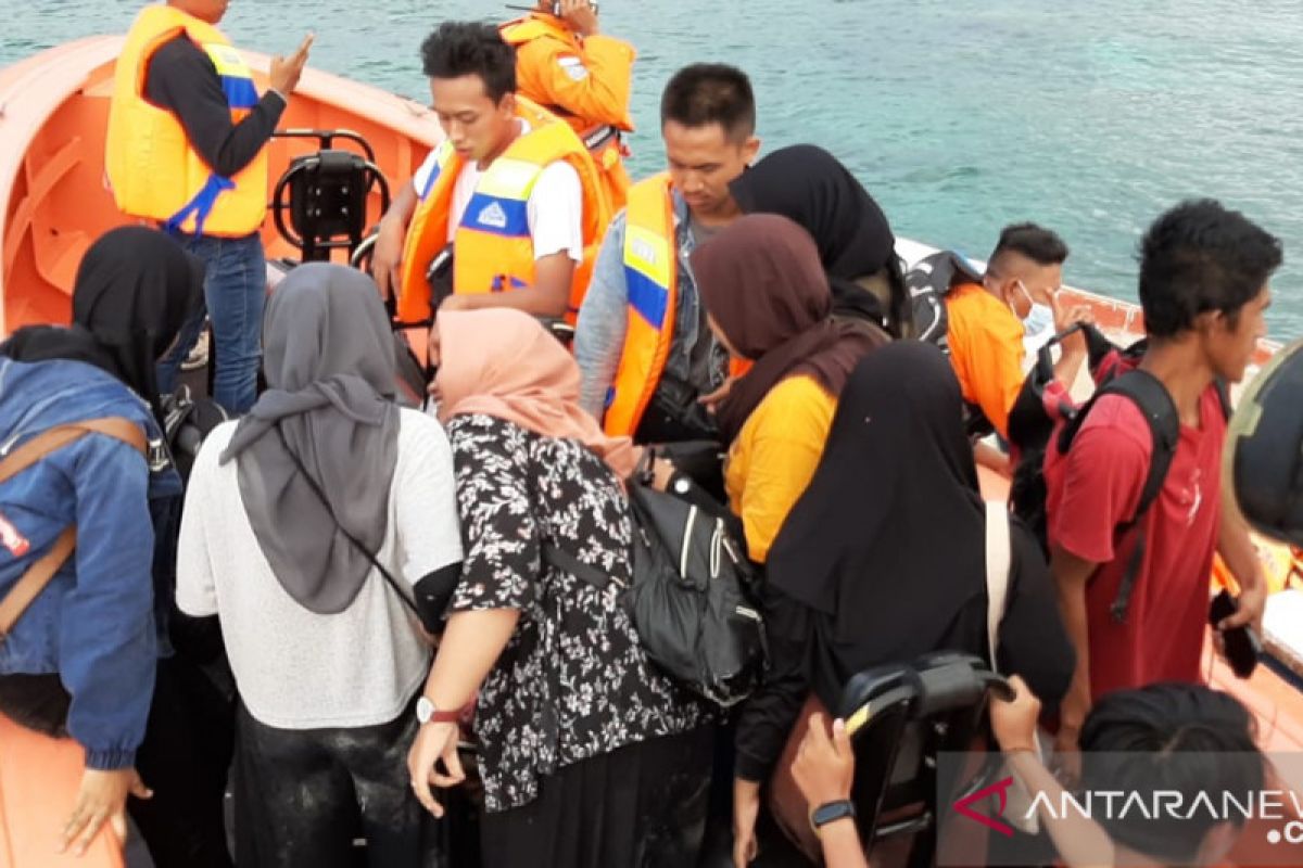 SAR selamatkan wisatawan di perairan Batu Bolong