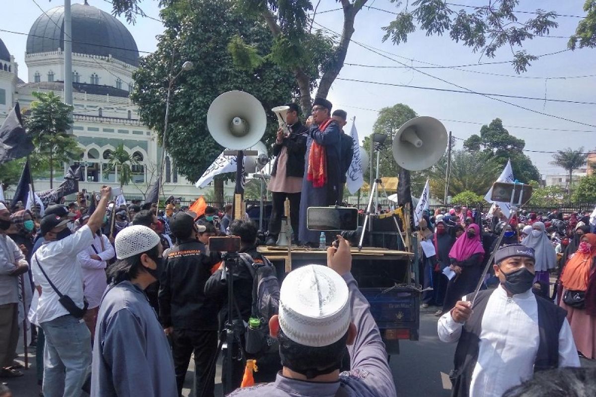 Umat Muslim di Kota Medan kecam Presiden Prancis