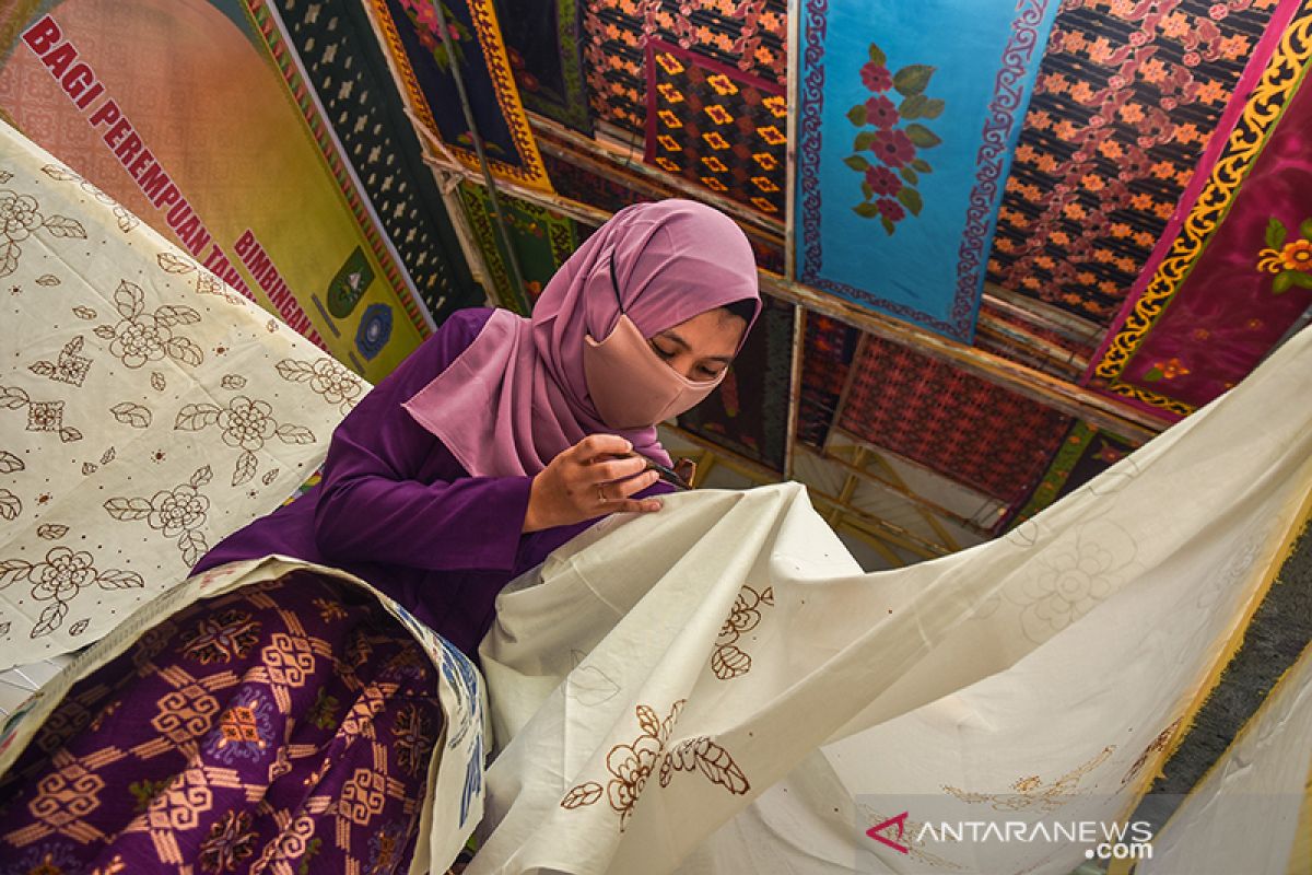 Riau lakukan regenerasi perajin batik Melayu saat pandemi COVID-19