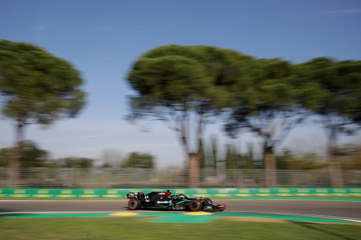 Hamilton kalahkan Verstappen  di satu-satunya sesi latihan di Imola