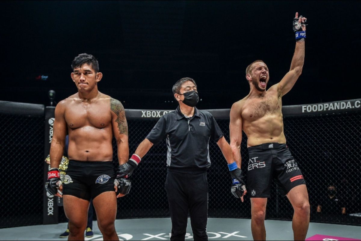 Reiner De Ridder bikin kejutan jadi juara dunia ONE Championship,