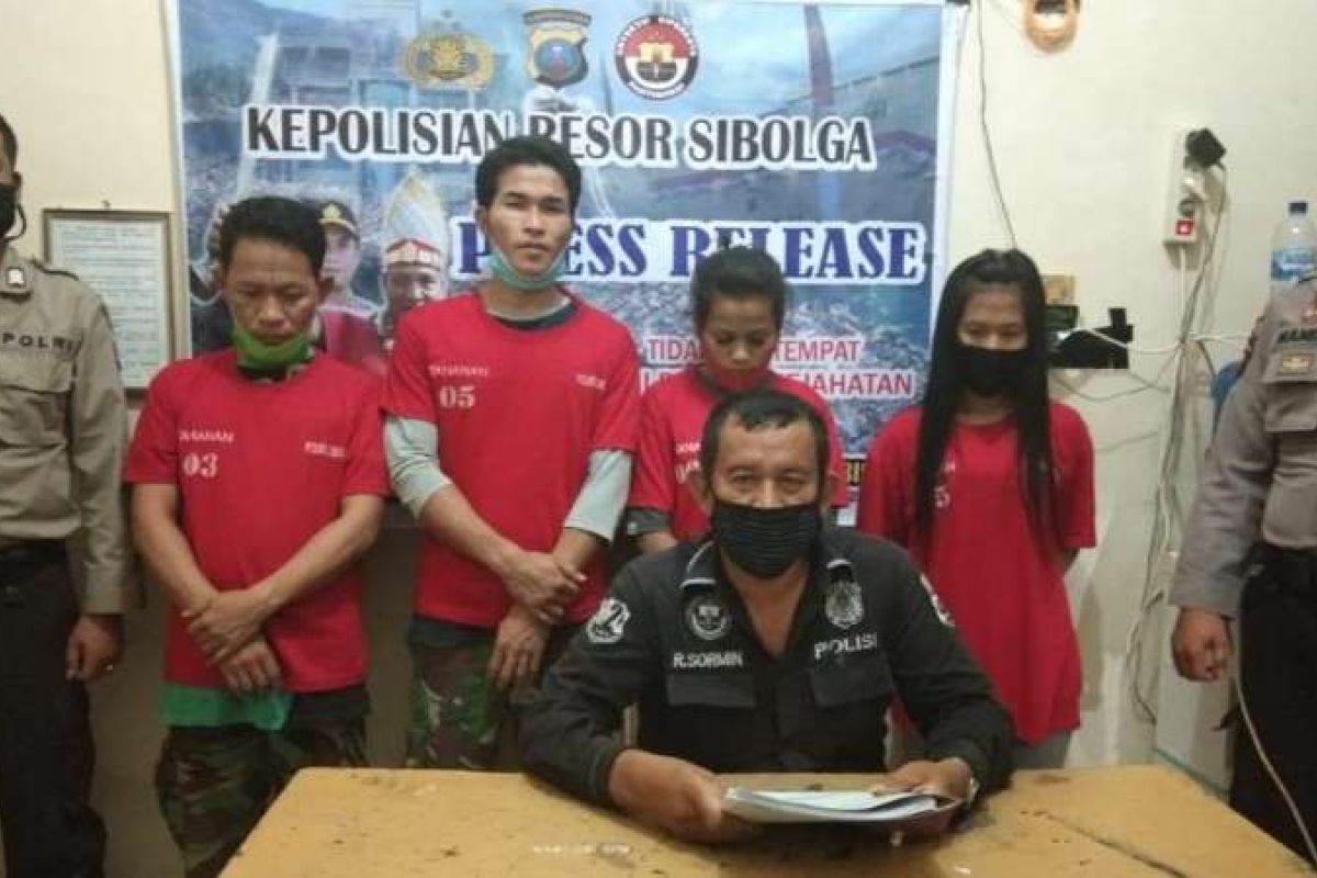 Usai pesta sabu 4 warga Sibolga diamankan, dua diantaranya ibu rumah tangga