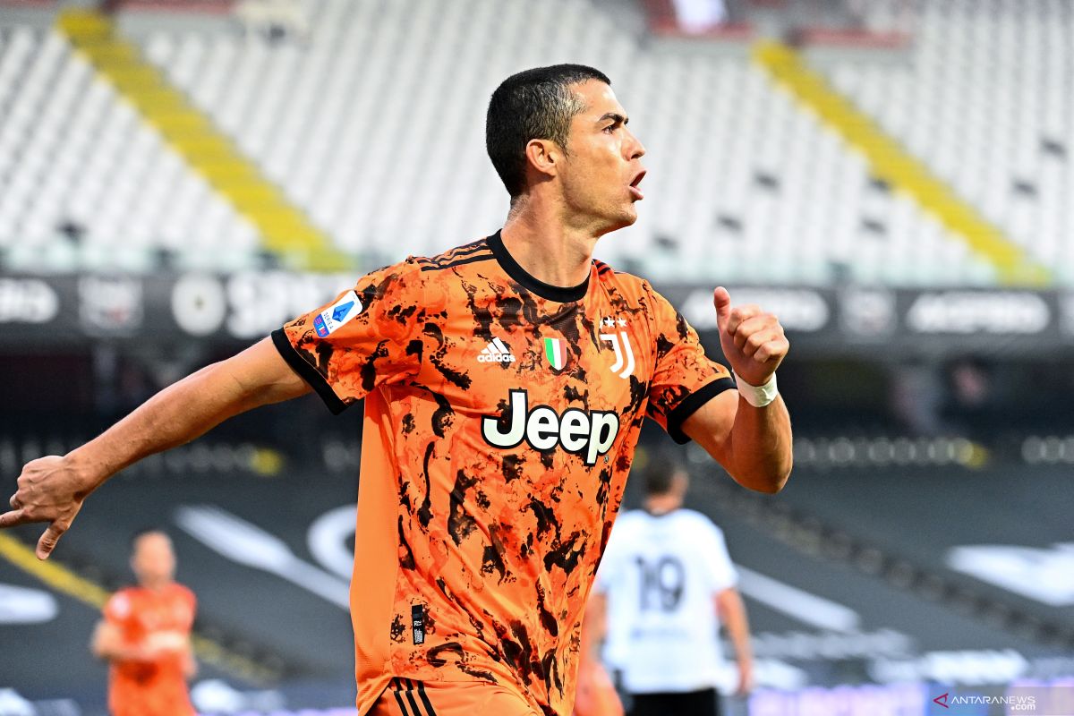 Dua gol Ronaldo, Juve menang besar 4-1