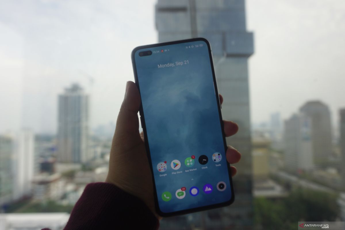 Realme X50 Pro 5G, performa memikat dengan pengisi daya secepat kilat