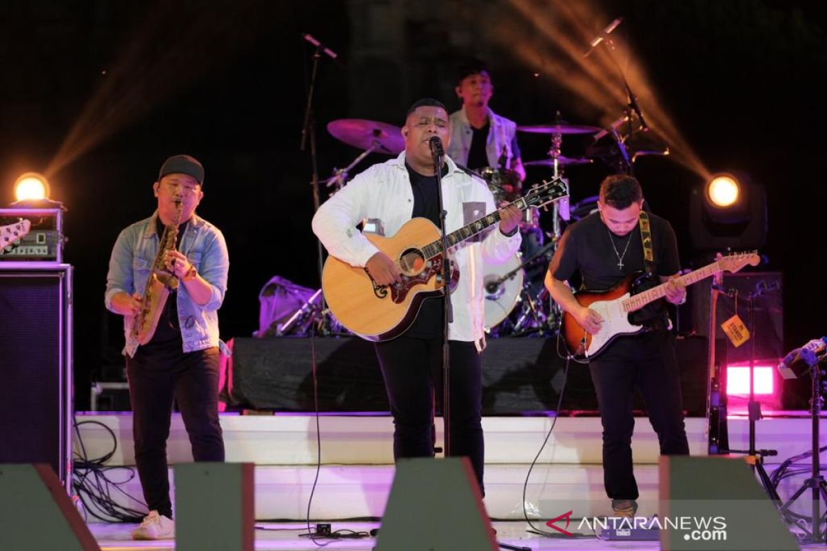 Merindu malam Senin ala Andmesh di Prambanan Jazz