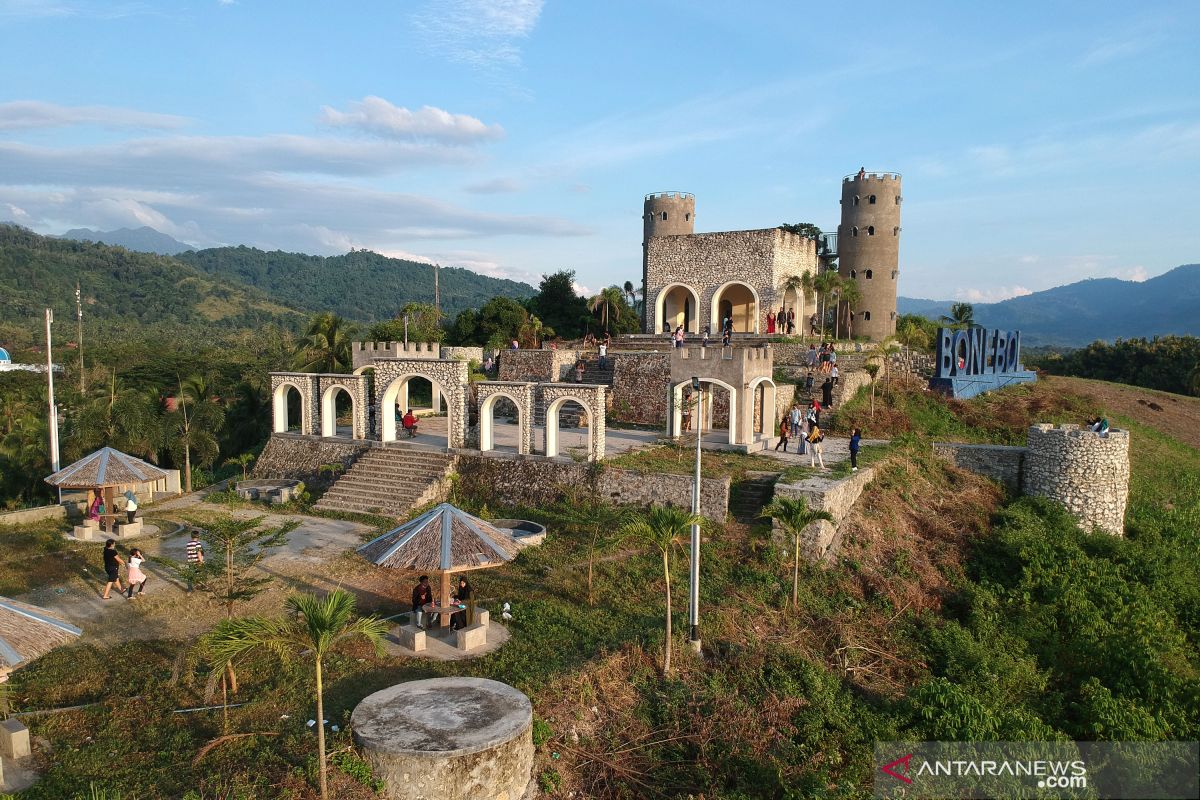 Wisata Benteng Ulantha di Suwana Gorontalo ramai saat akhir libur panjang