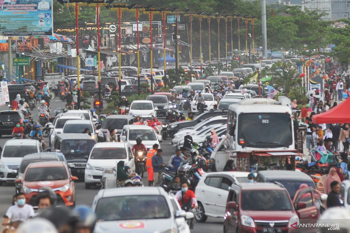 Pengamat: Pemangkasan libur panjang akhir tahun akan turunkan konsumsi