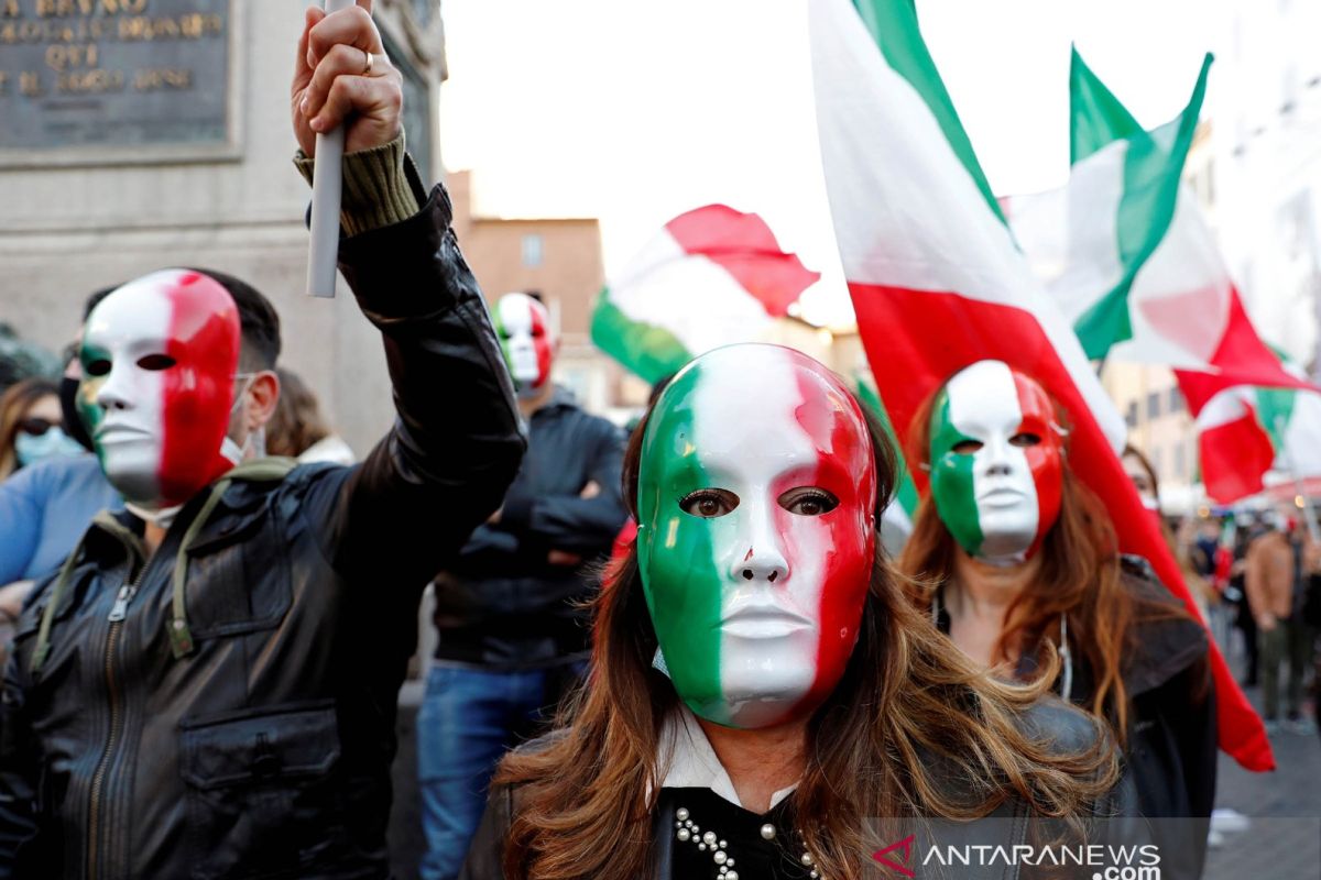 Italia laporkan 492 kematian dan 14.372 kasus baru COVID