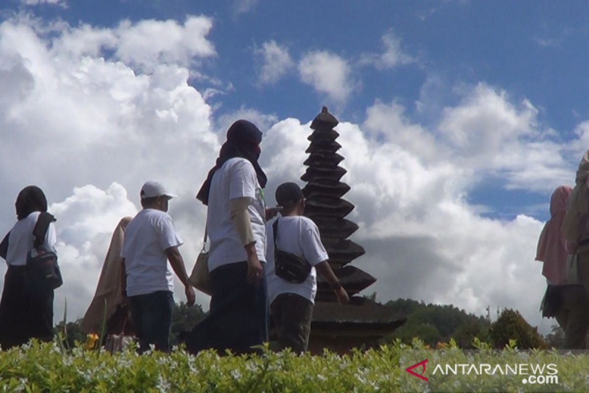 Sekitar 5.000 wisatawan kunjungi Ulun Danu Bali selama libur panjang-COVID-19