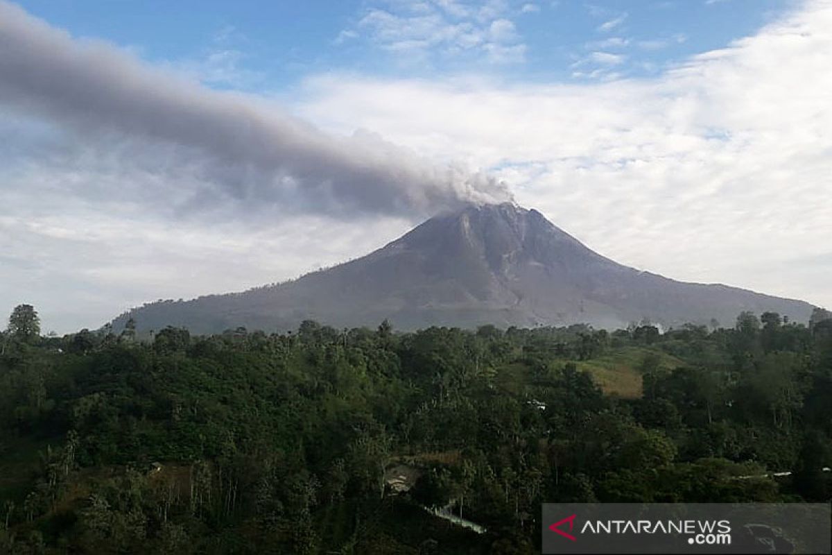 Gunung Sinabung Karo kembali luncurkan awan panas 2.500 meter