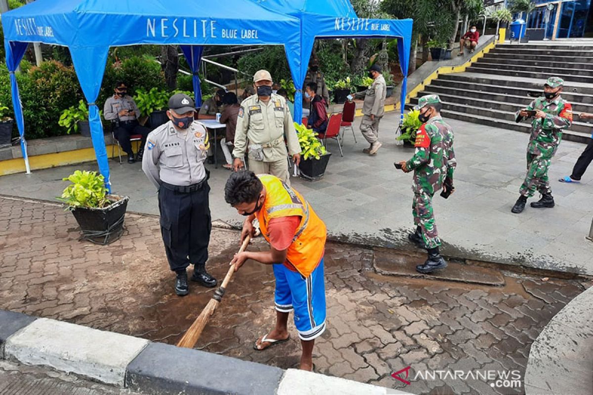 Operasi yustisi di Mal Season City sanksi tujuh pelanggar