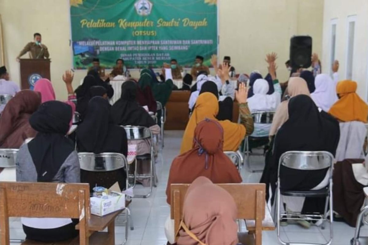 Pemkab Bener Meriah gelar pelatihan komputer bagi santri dayah