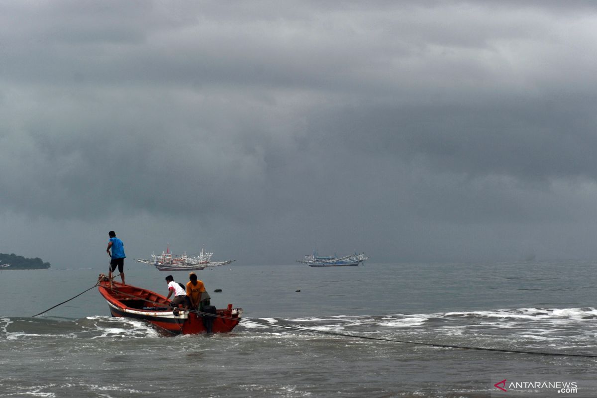 BMKG : potensi tinggi gelombang di Bengkulu capai 6 meter