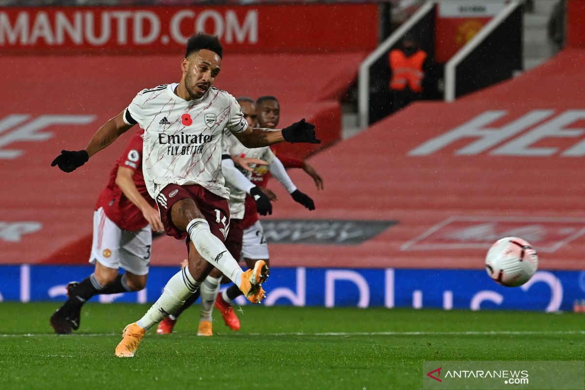 Arsenal tumbangkan MU di Old Trafford