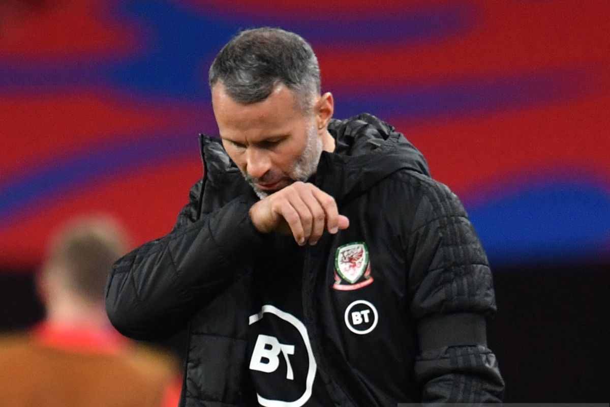 Ryan Giggs absen dalam tiga laga Wales setelah serang seorang wanita