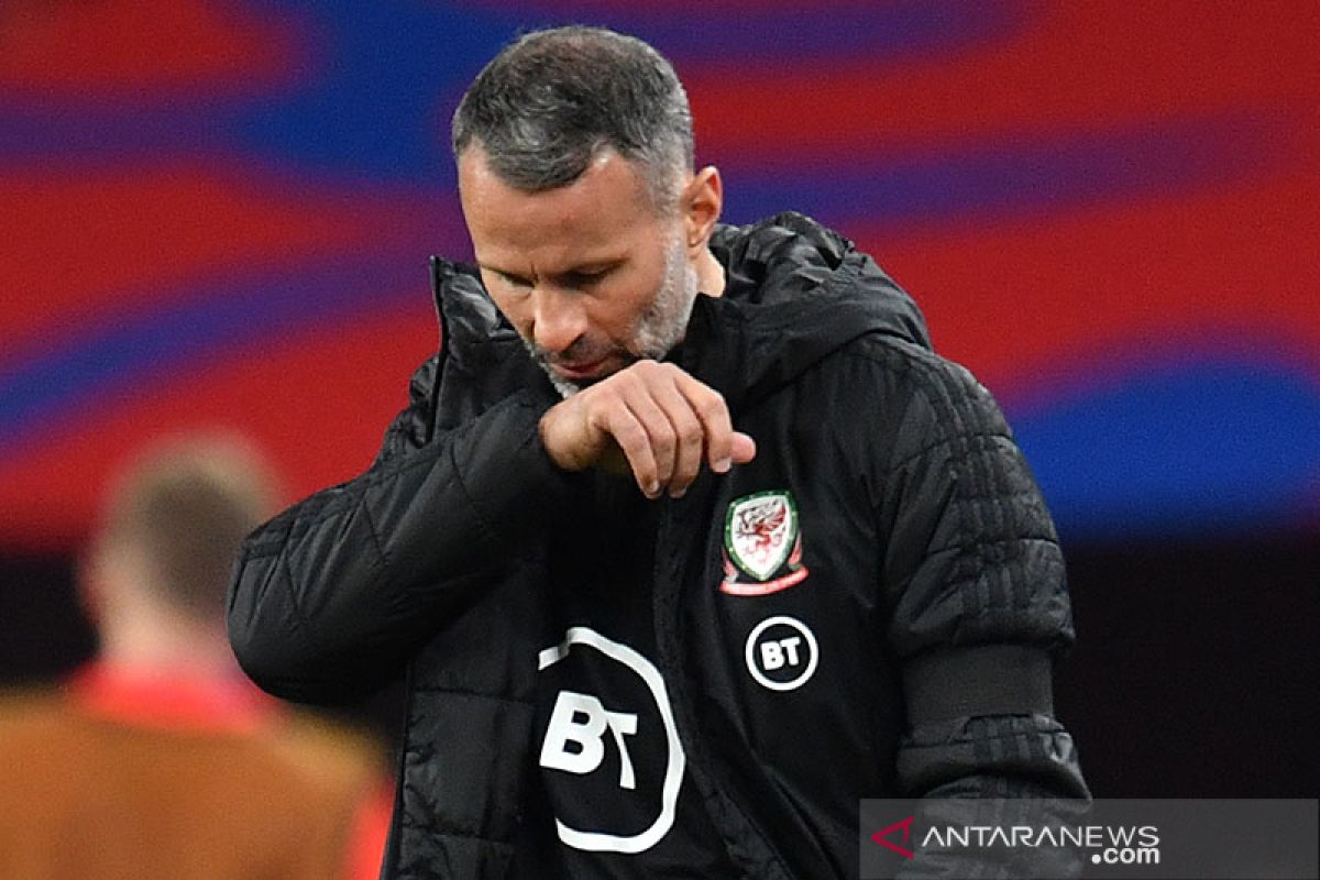 Giggs absen dalam tiga laga Wales setelah serang seorang wanita