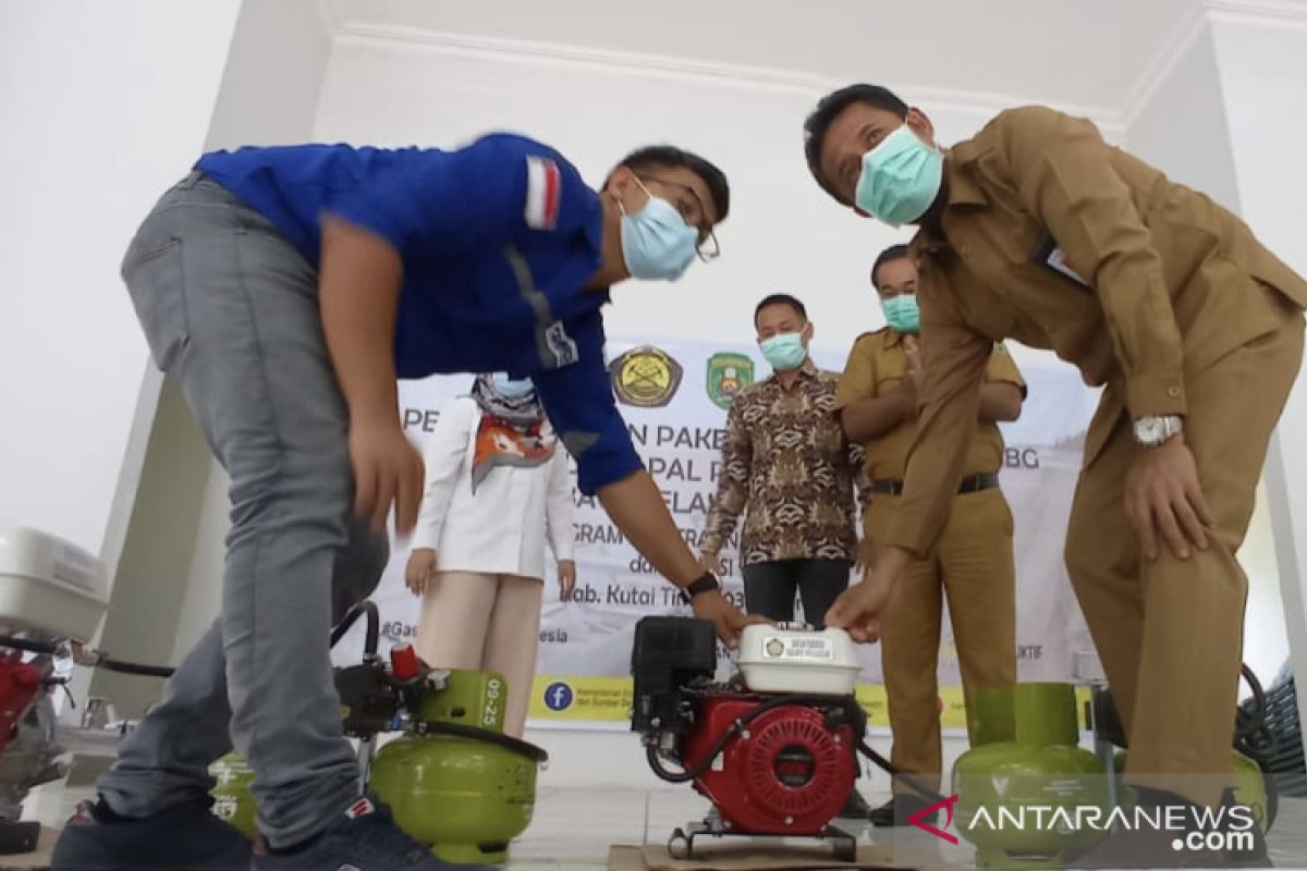 320 nelayan Kutai Timur dapat bantuan paket alat konverter kit