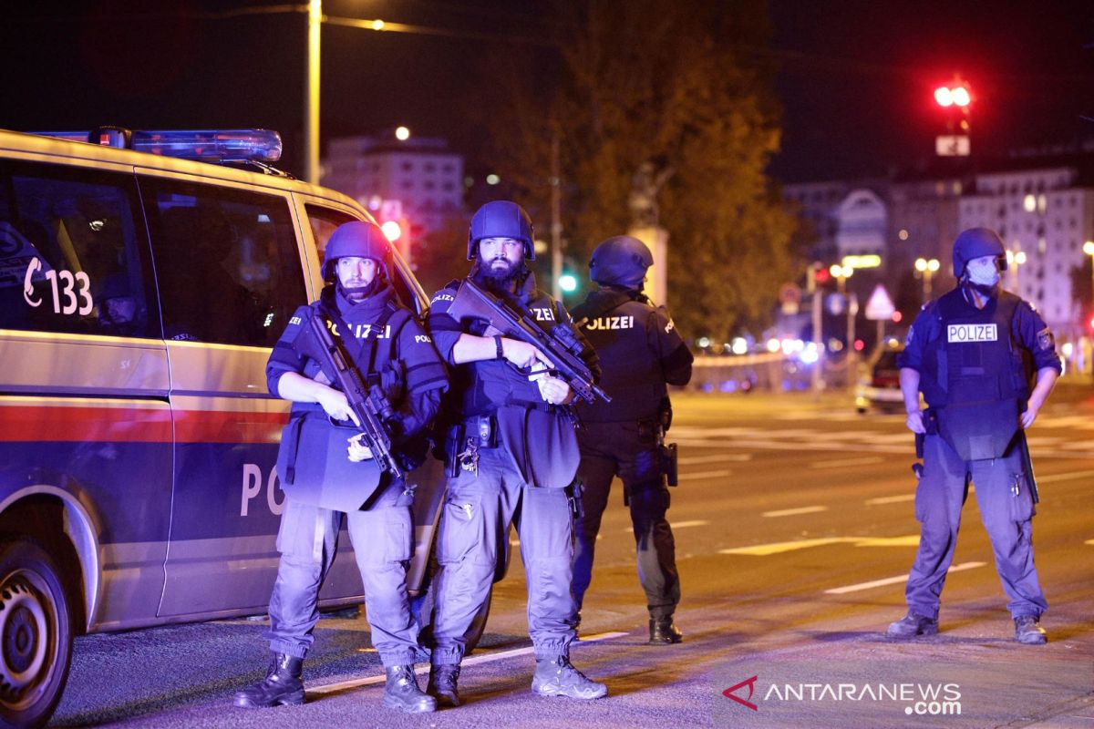 Menteri Austria sebut satu teroris Islamis di balik serangan Wina