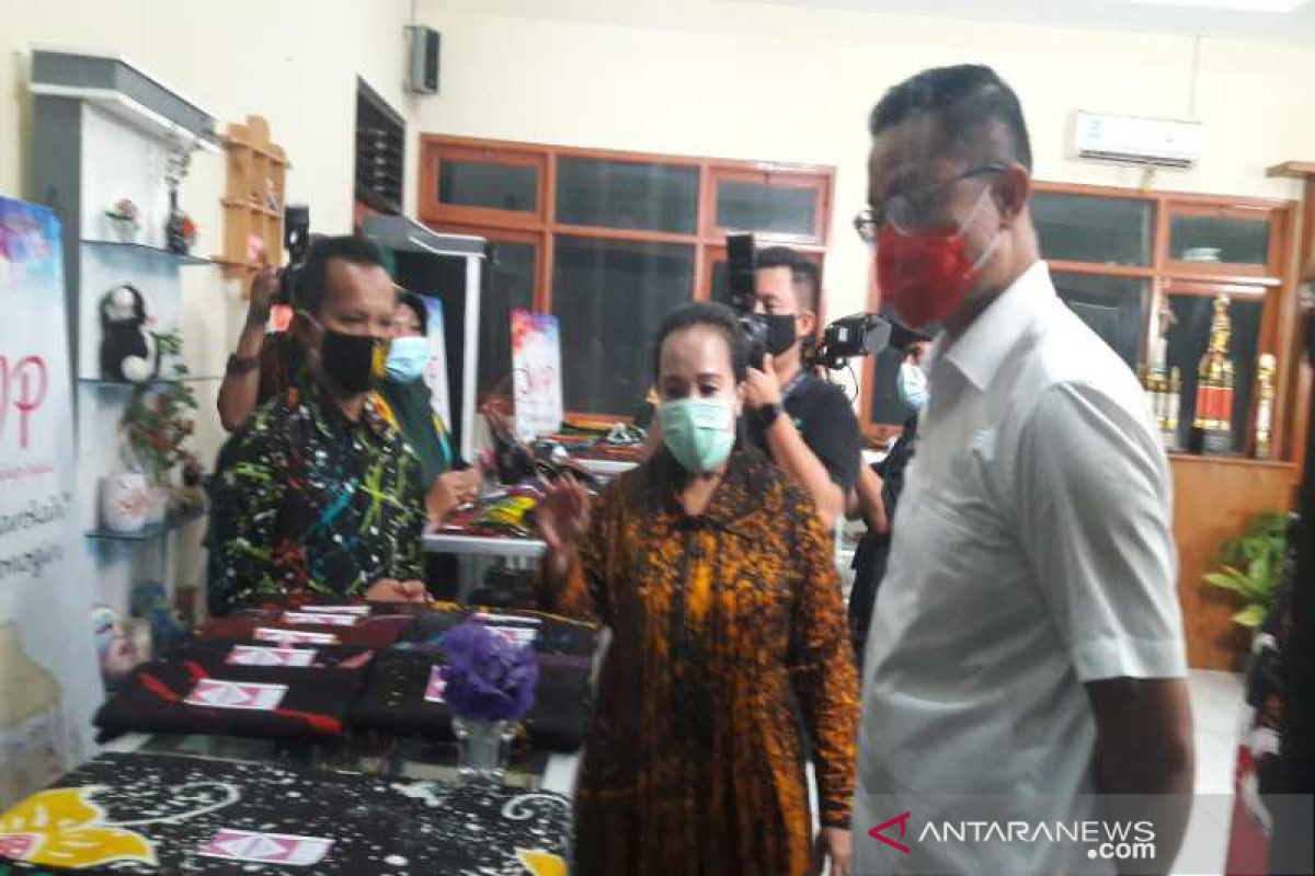 Mensos borong batik ciprat karya disabilitas intelektual di Temanggung