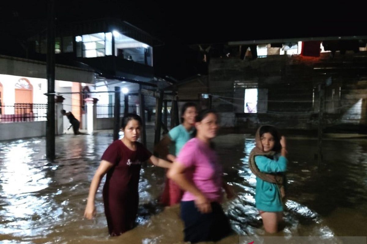 Puluhan rumah terendam banjir di  Gunungsitoli