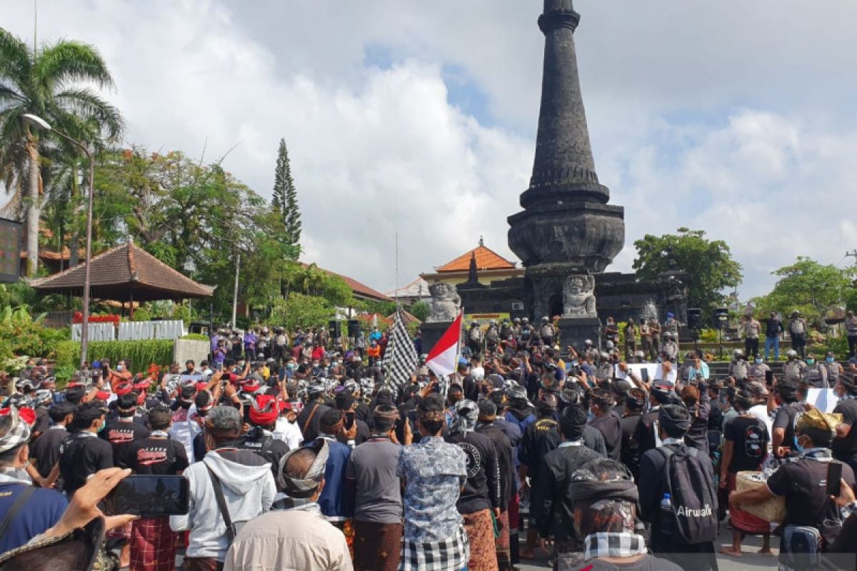 Bupati Klungkung terima tuntutan masyarakat terkait demo AWK