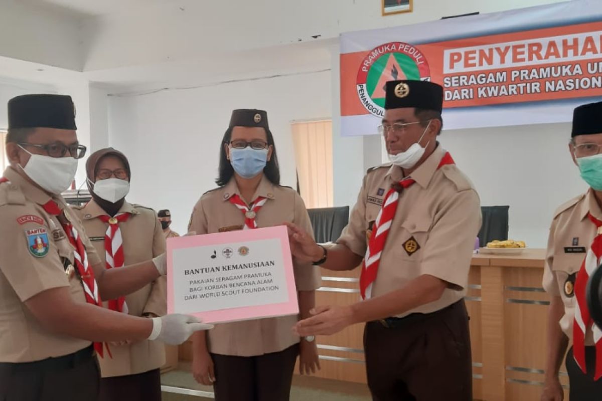 Kwarnas Gerakan Pramuka bantu korban tsunami dan COVID-19 di Banten