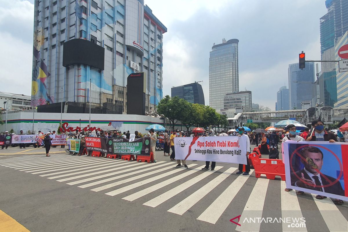 Polisi tutup Jalan MH Thamrin imbas demo di Kedubes Prancis