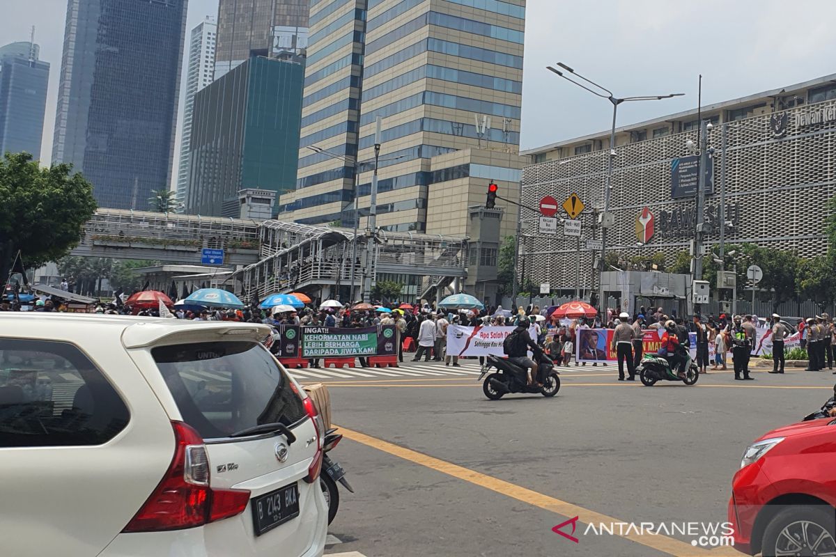 Tiga rute TransJakarta dimodifikasi imbas demo di Kedubes Prancis