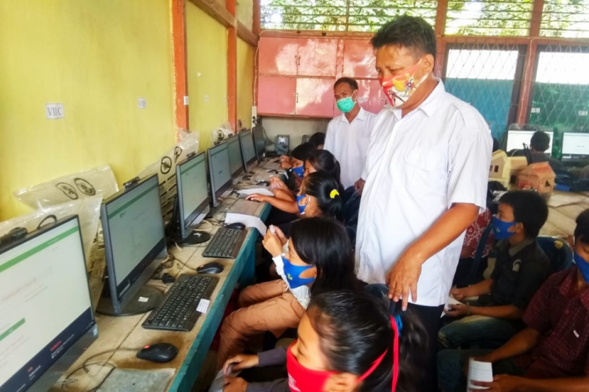 SMP Negeri 1 Kayan Hilir Sintang terapkan e-learning