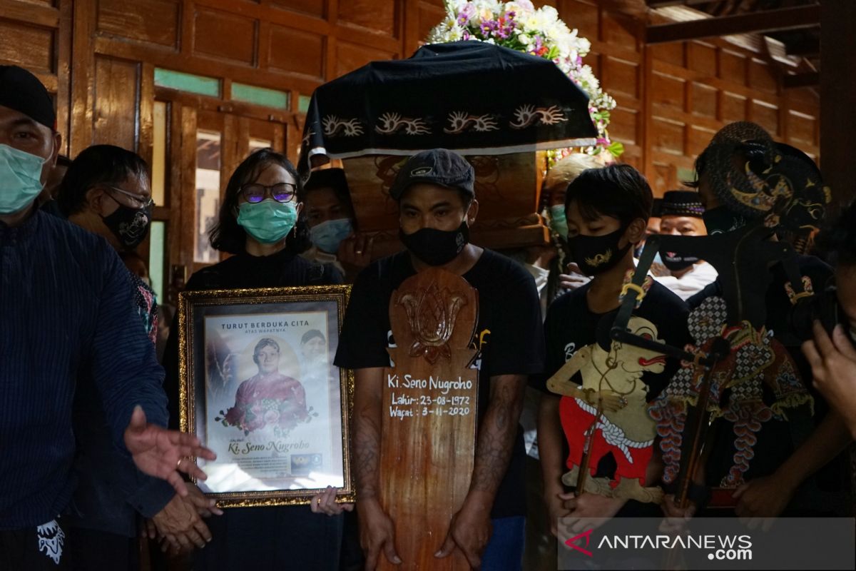 Ratusan pelayat iringi pemakaman Dalang Ki Seno Nugroho