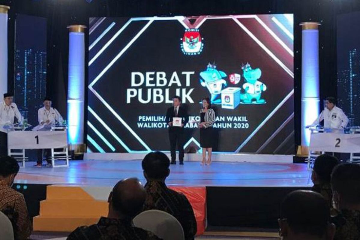 Debat publik, Cawawali Armuji sebut hanya Surabaya punya Lab PCR