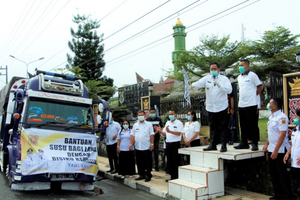 Pemkab Dairi salurkan  bantuan 30 ribu kotak susu untuk lansia