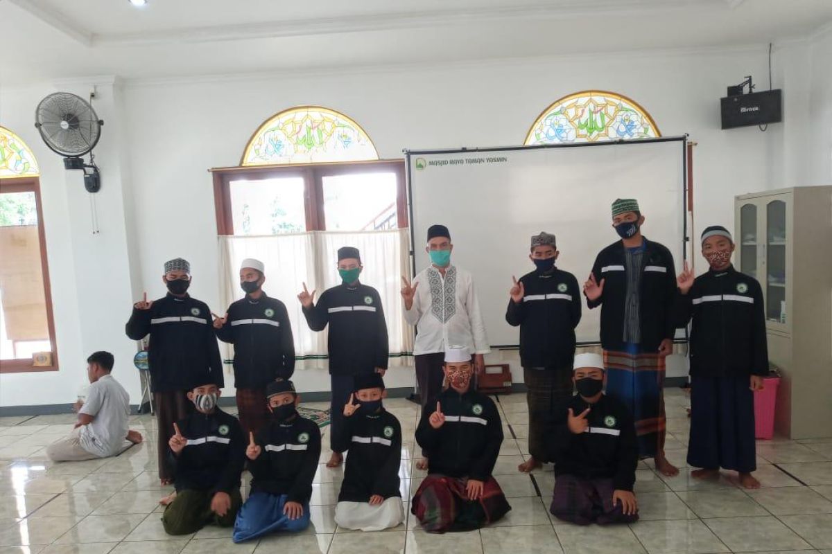 Vokasi UI latih pendidikan karakter dan public speaking bagi Santri Bogor