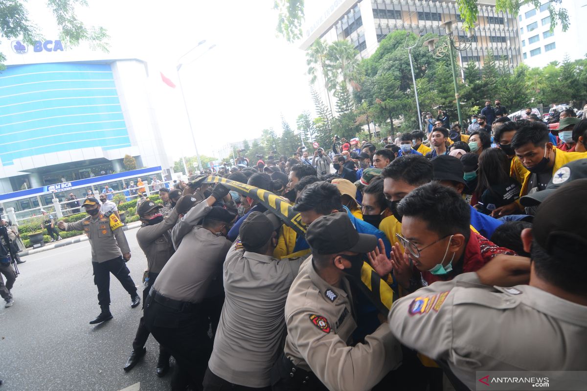 Polisi tindak aksi provokasi unjuk rasa mahasiswa di Banjarmasin