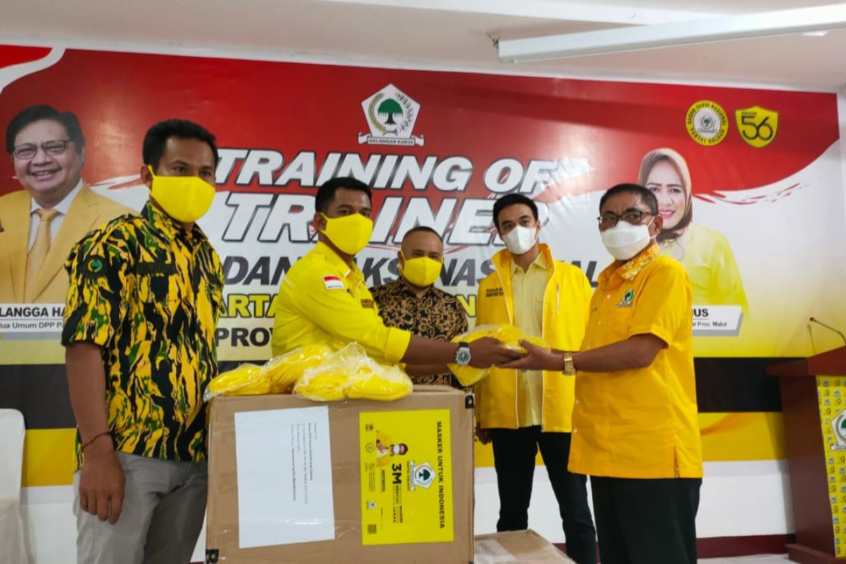 AMPG Kota Ternate serahkan 4.000 masker kepada paslon MHB-GAS