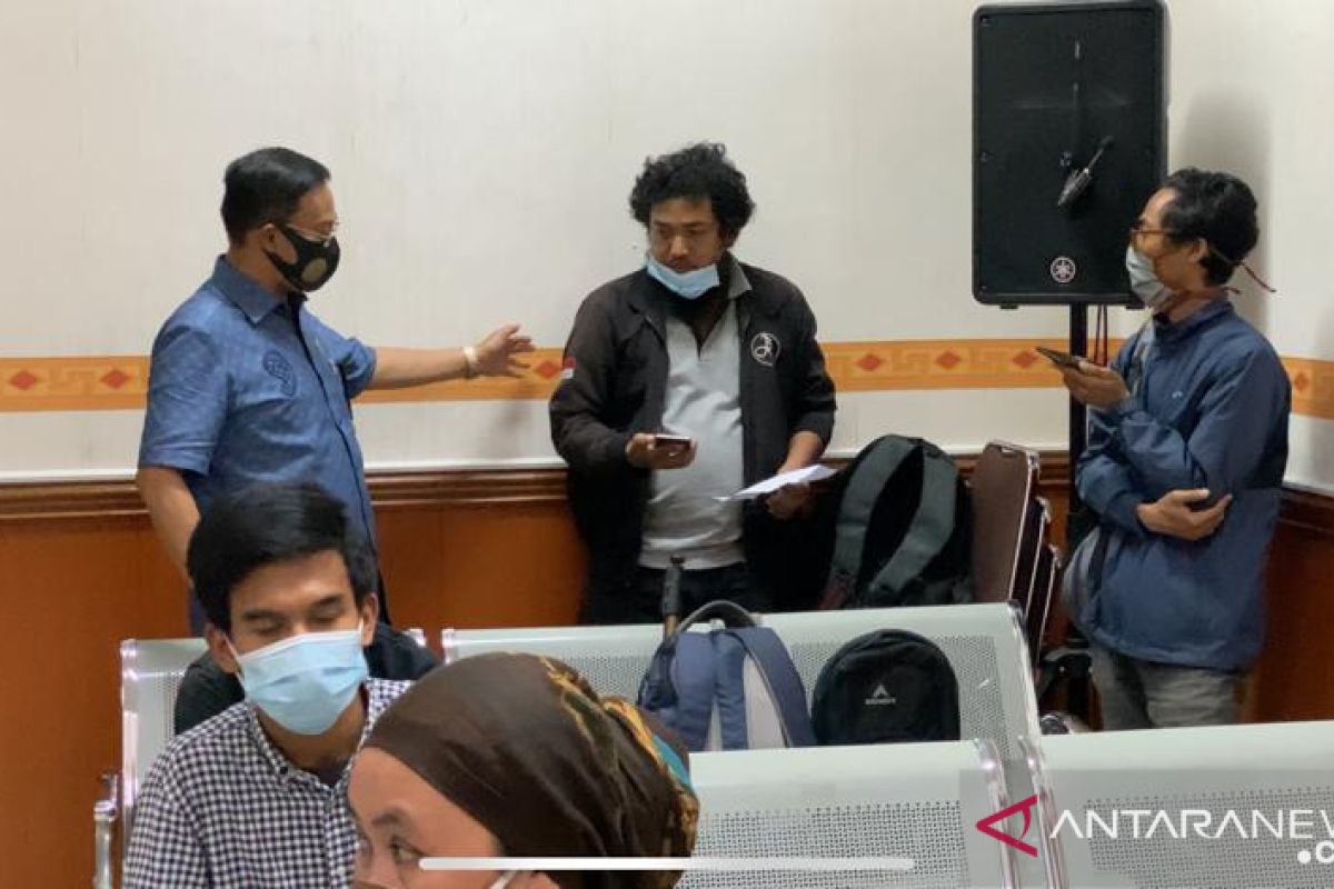 Wartawan radio diserang saat siaran langsung sidang Vanessa Angel