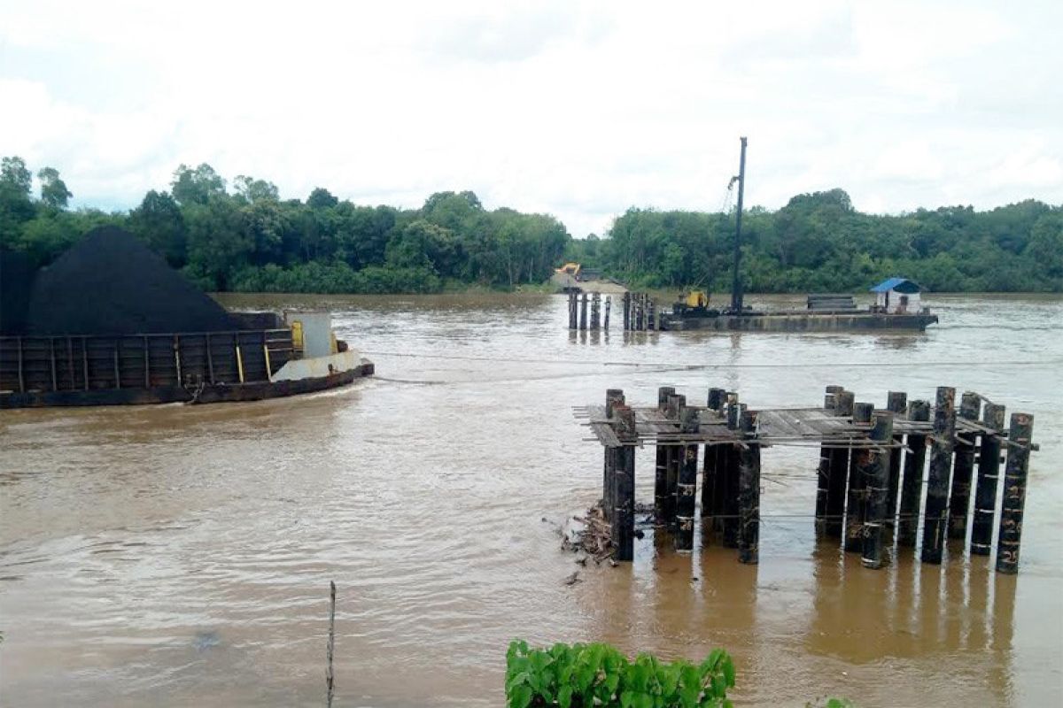 21 tiang Jembatan Tumpung Laung-Sikan digeser